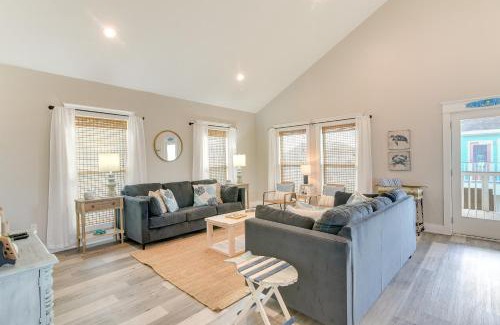 Galveston House | Galveston Home with Pool Access, Walk to Beaches!