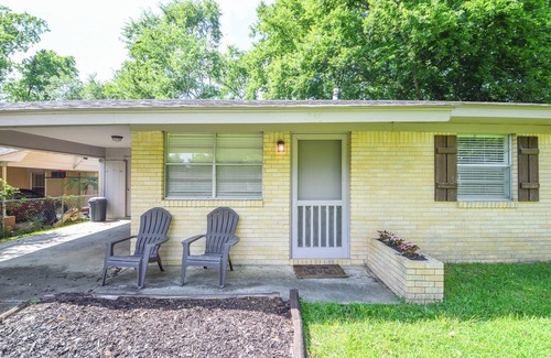 Starkville House | Game Day Getaway-Walk to Stadium