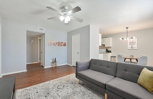 College Station Apartment | Game Day sQaud - 4 Units 5 min from Kyle Field! Pet & Large Group Friendly!