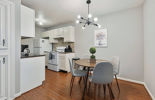 College Station Apartment | Game Day sQaud - 4 Units 5 min from Kyle Field! Pet & Large Group Friendly!