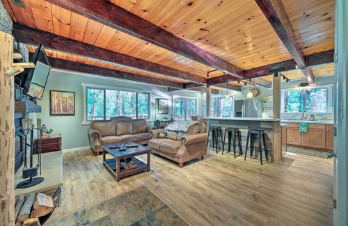 Arnold Cabin | Game Room & Deck: ‘Oso Cozy Cabin’ in Arnold!