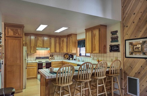 Arnold Cabin | Game Room & Deck: Pet-Friendly Camp Connell Cabin