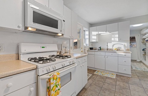Fort Valley House | Game room, Fenced-in patio, Guest Home