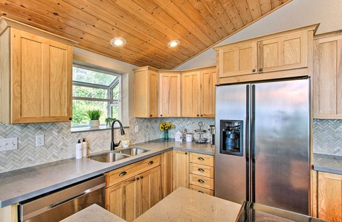 Anderson Island House | Game Room & Private Beach: Anderson Island Gem