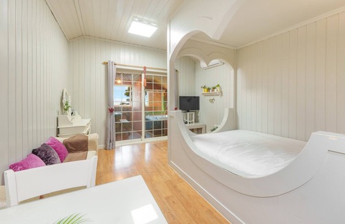 Ganghwa House | Ganghwado Dongmag Spa Pension