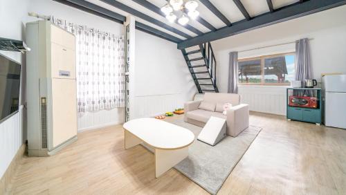 Gangneung House | Gangneng Soowarae Pension