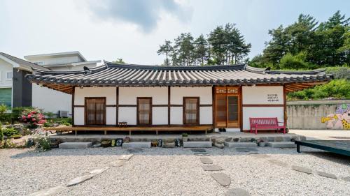 Gangneung House | Gangneung ggabinejip hanok pension