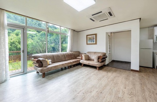 Seorak House | Gapyeong Areuno Pet Pension