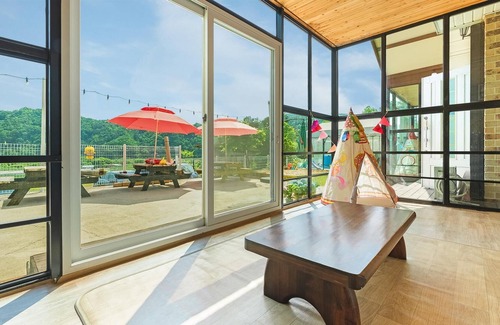 Buk House | Gapyeong Ttittippangppang Pension