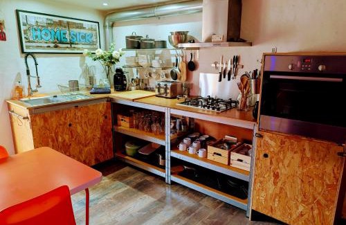 Le Dorat Apartment | Garage Number 9 Private Urban Loft Apartment with Jacuzzi in Le Dorat