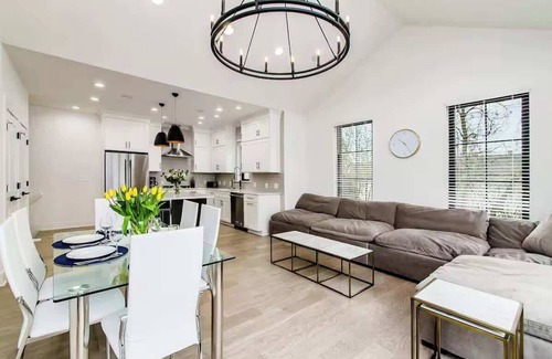 Italian Village House | Garage Parking - Convention – Short North