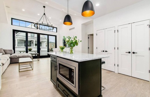 Italian Village House | Garage Parking - Convention – Short North