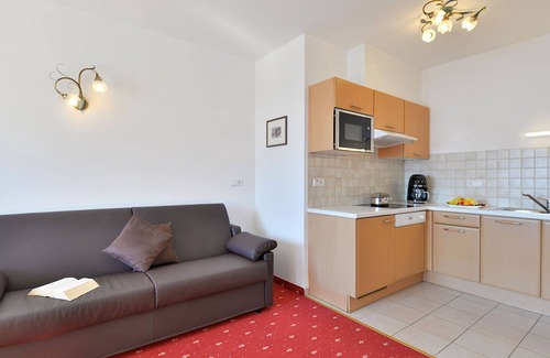 Albions Apartment | Garden 102 by Interhome