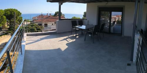 Halkidiki Apartment | Garden and Sea