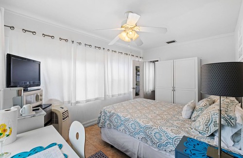 Boca Raton House | Garden Beach Room - Steps to beach!