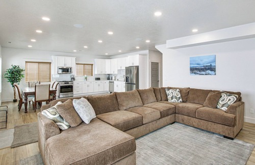 Sweetwater Cabin | Garden City Cabin w/Fire Pit: 2 Mi to Bear Lake!