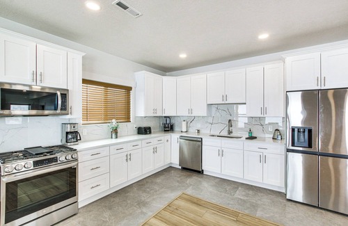 Sweetwater Cabin | Garden City Cabin w/Fire Pit: 2 Mi to Bear Lake!
