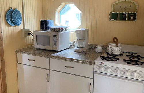Applegate Cottage | Garden Cottage on Lake Huron #7