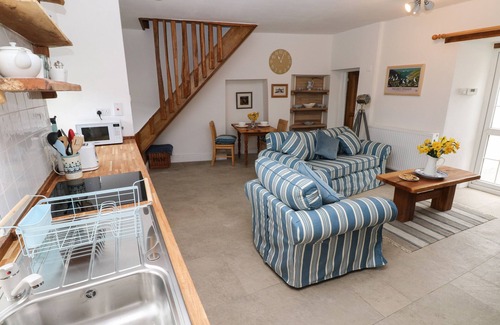 Haverfordwest Cottage | GARDEN COTTAGE, pet friendly, with a garden in Haverfordwest