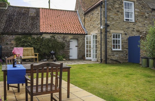 Ovington Cottage | GARDEN COTTAGE, pet friendly, character holiday cottage in Ovington