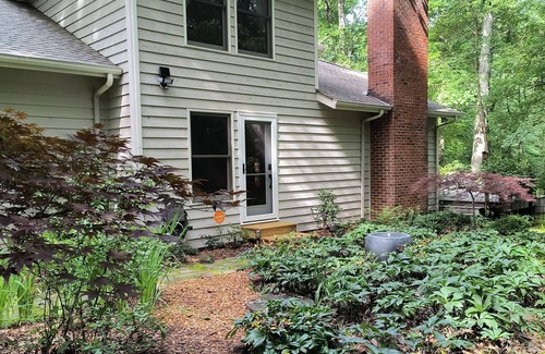 Chapel Hill Apartment | Garden Ensuite at the Chapel Hill Retreat Center