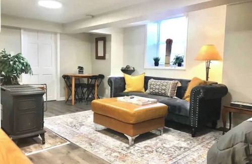 Valparaiso Apartment | Garden Getaway: Charming Lower Level Apartment