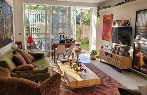 Ra'ananna Apartment | Garden green apartment in Lev hapark Raanana perfect for your holydays