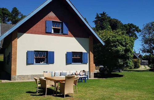 Capivari House | Garden Haven in the Hills - CJO002