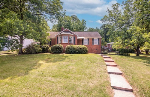 Glen Iris House | Garden Haven - Family/WiFi/Fenced Backyard/Pets