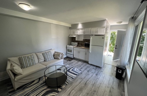 Mount Pleasant Apartment | Garden Hideaway - Private apartment close to Transit and Humber College