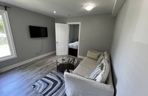 Mount Pleasant Apartment | Garden Hideaway - Private apartment close to Transit and Humber College