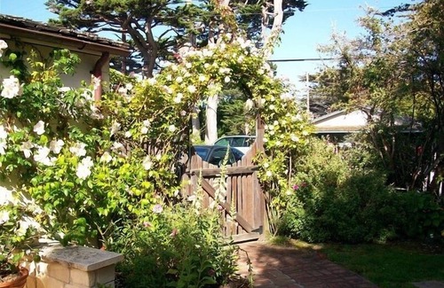 Carmel Point House | Garden home a block from the beach