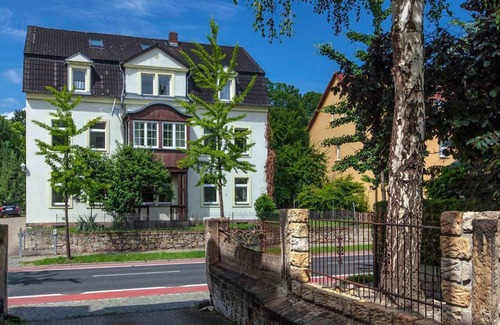 Pirna Apartment | Garden house with bathing area