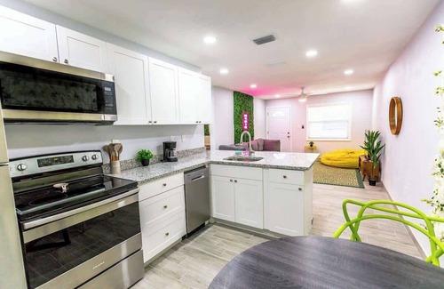 Central Sarasota House | Garden-Inspired Stay, Walk to Bay & Downtown