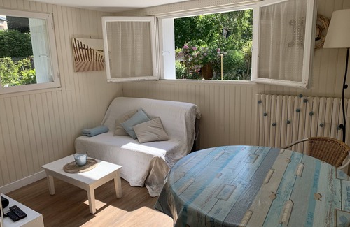 Ouistreham Apartment | Garden level 200m from the beach!