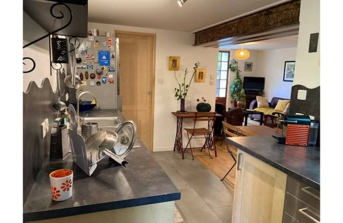 Notre-Dame-Limite Villa | Garden level accommodation in a villa with swimming pool
