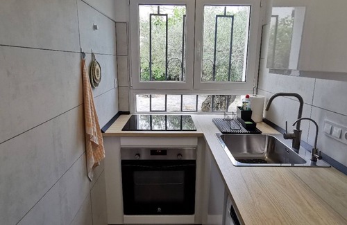 El Mas Bosca Apartment | Garden-Level Apartment in Roses with Terrace and Wi-Fi