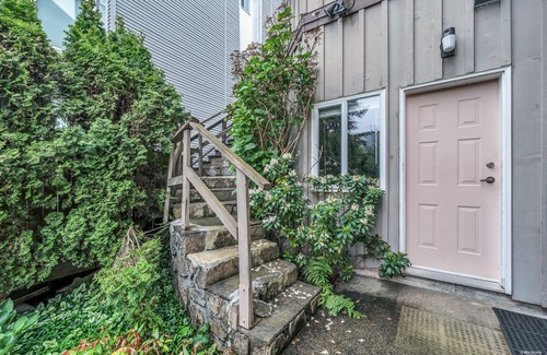 West Vancouver House | Garden level basment , caulfield area