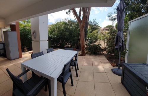 Toulon - Hyeres Condo | Garden level T3 - Swimming pool - All amenities. Sleeps 4-6