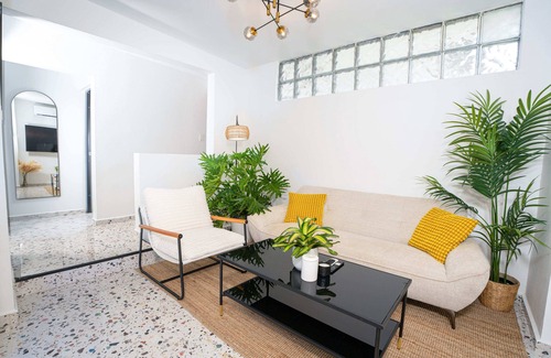 Cerro Gordo House | Garden of Eden Hotel Suite 3
