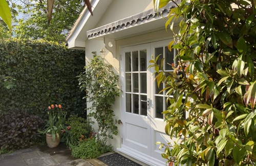 Thames Ditton Apartment | Garden Retreat for two in Thames Ditton Village