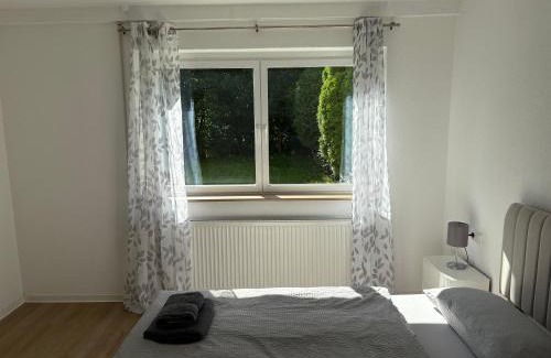 Weißbach Apartment | Garden Retreat - Küche - Bad - Garten