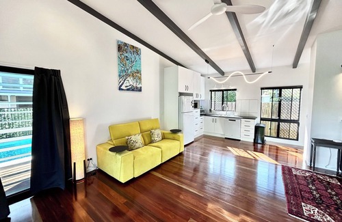 Freshwater Cottage | Garden Retreat with Pool - fully detached Studio
