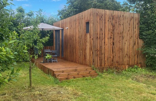 Ryes Cabin | Garden studio in the Normandy countryside, near the D-Day landing beaches.