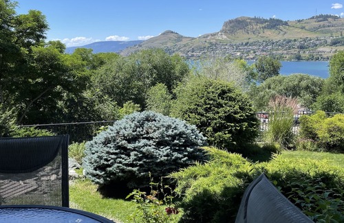 Vernon House | Garden Suite walk 5 minutes to Kalamalka Beach