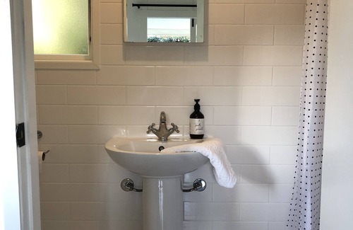 Tamahere Cottage | Gardeners' Cottage - Tranquil and private country-style accommodation.