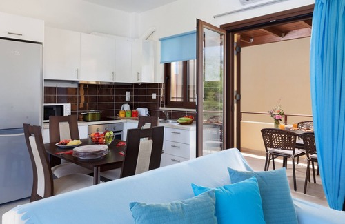 Exopoli House | Gardenia - Shiny Charming Duplex with Pool Access