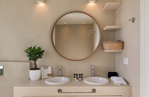 Andros Town House | Gardenia Suite by Casa Di Fiori Andros Suites