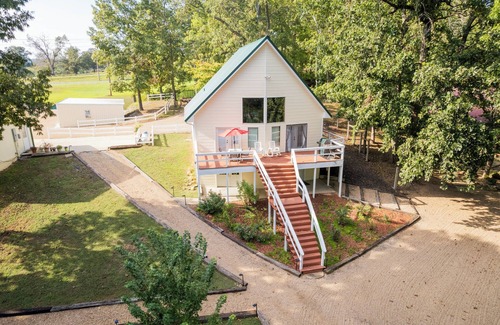Norfork Ski Chalet | "Gardenside Chalet" Walk-in Norfork River Access in Norfork, AR