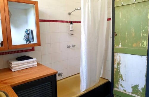 Stawell House | Gariwerd /Grampians Miners Cottage Stawell